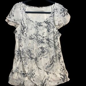 Size 1X | Women’s Flutter Sleeve Blouse – White with Black & Gray Floral Pri
